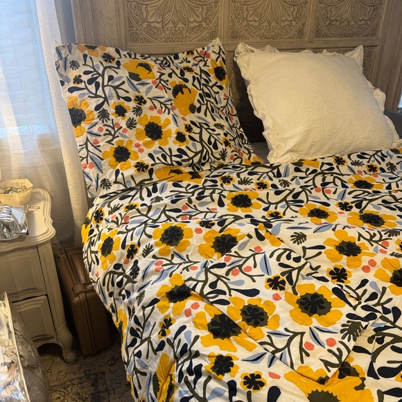 Marimekko Vibrant Yellow and Black Floral Comforter - Picture 3 of 7